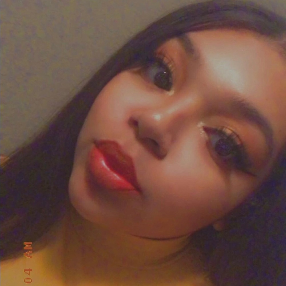Meet your Posher, Cassandra